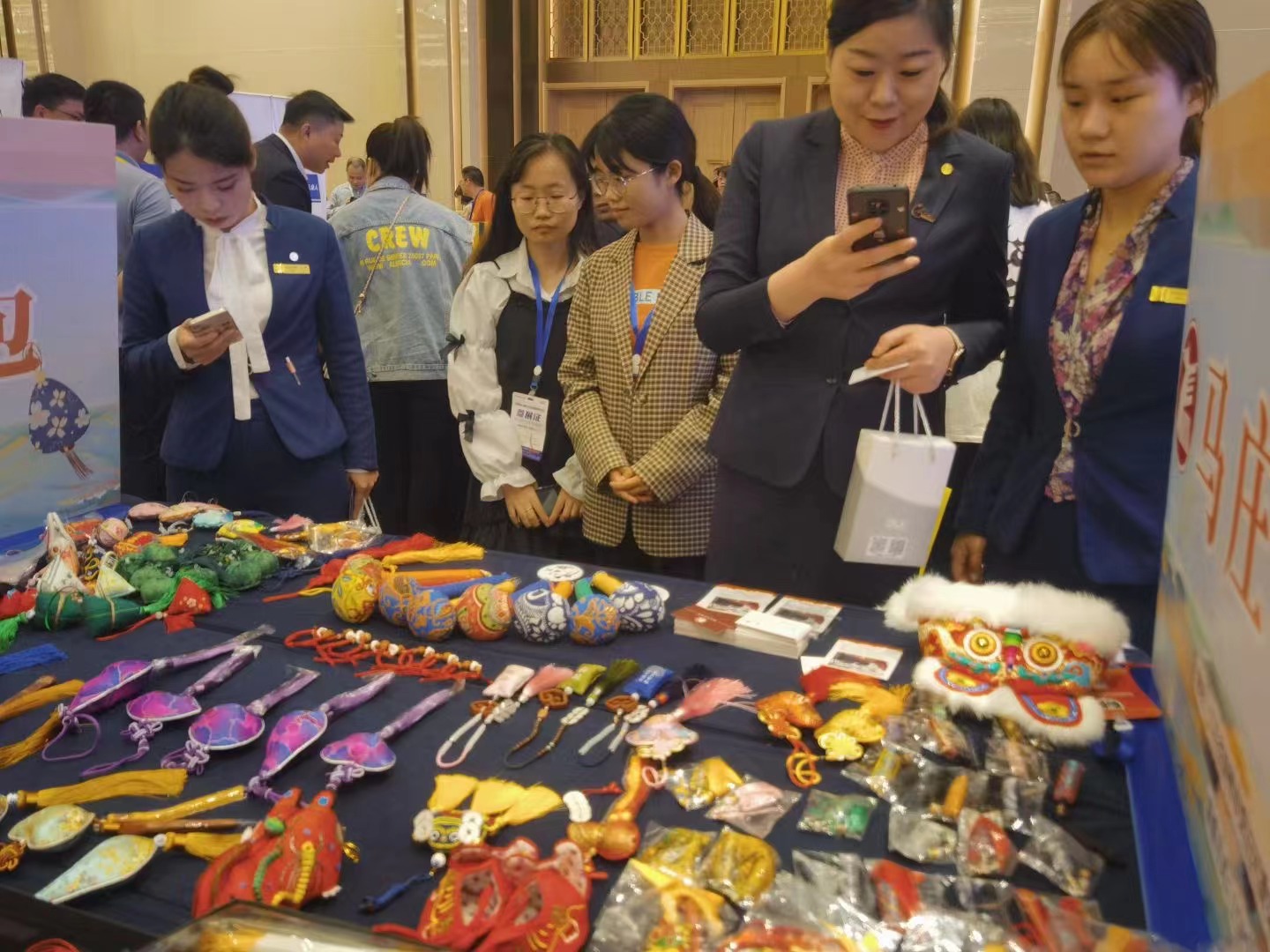 马庄香包亮相河南省礼品行业资源对接会。受访者供图