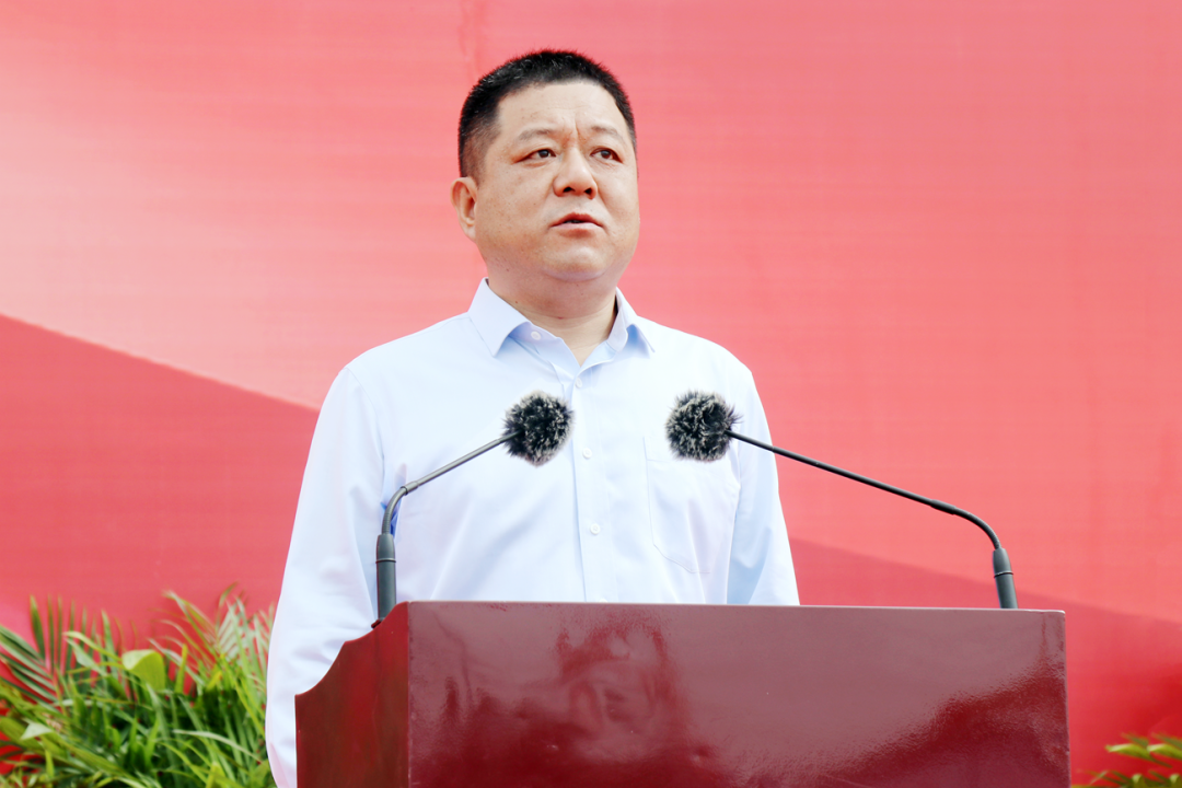 泰兴市市长刘文荣宣布开工。泰兴市委宣传部供图
