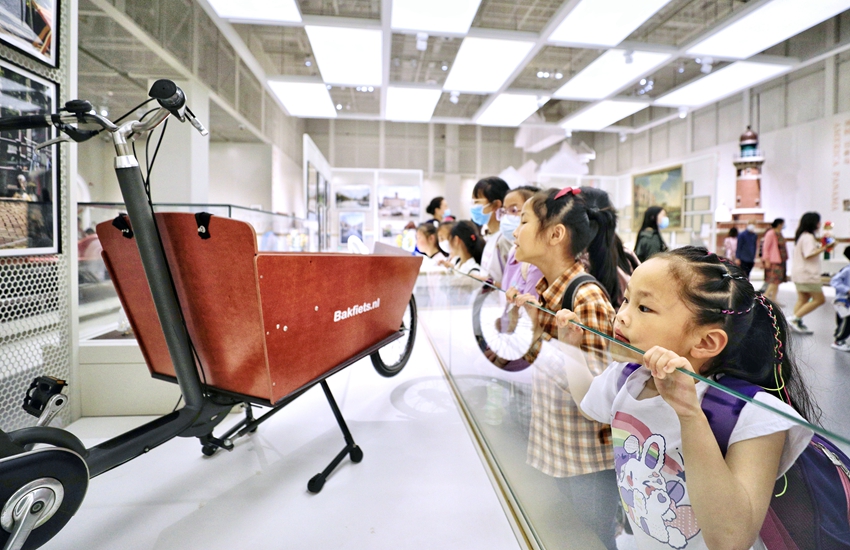 孩子们参观中国大运河博物馆。柏尚高摄
