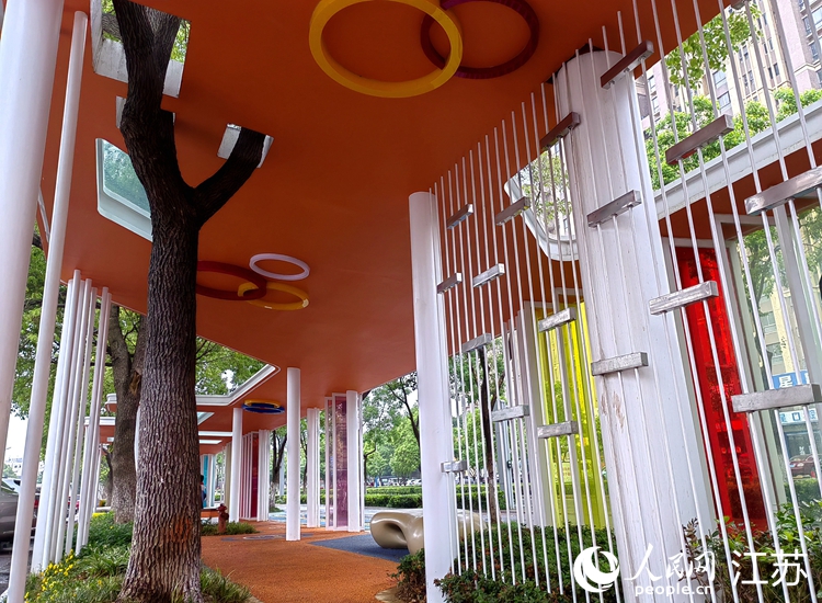 宜兴市湖滨实验学校的“家长等候区”。人民网记者 张玉峰摄