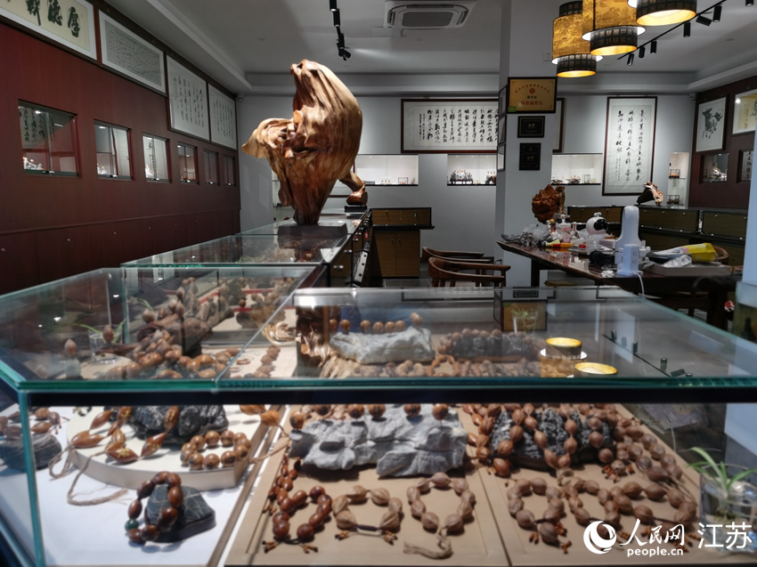 “光福核雕”精品展。人民網記者 王繼亮攝