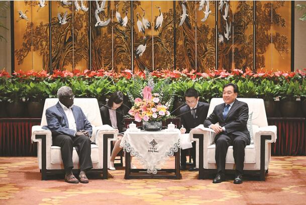 信长星会见所罗门群岛总理索加瓦雷