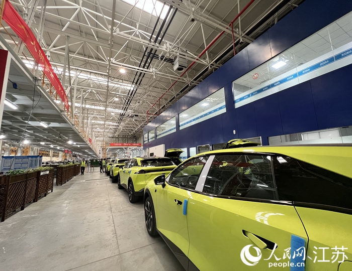 南京长安新工厂即将交付的深蓝S7。人民网记者 马晓波摄