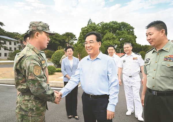 信长星走访慰问驻苏部队子弟兵：军地合力军民同心共筑中国梦强军梦