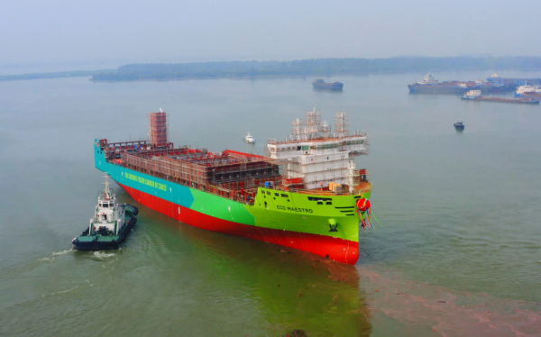 國內首艘甲醇雙燃料集裝箱船下水。揚州海事局供圖