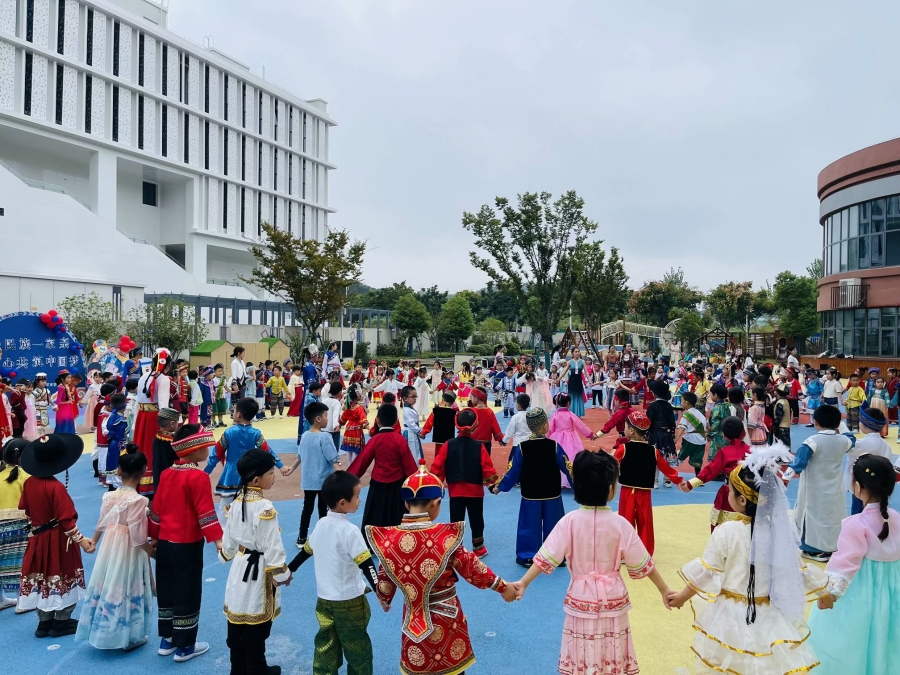 南京市仙林实验幼儿园光启路分园幼儿园举办迎国庆主题活动。受访者供图