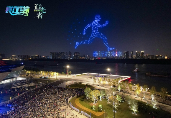 長江潮文化生活季無人機燈光秀。江北新區供圖