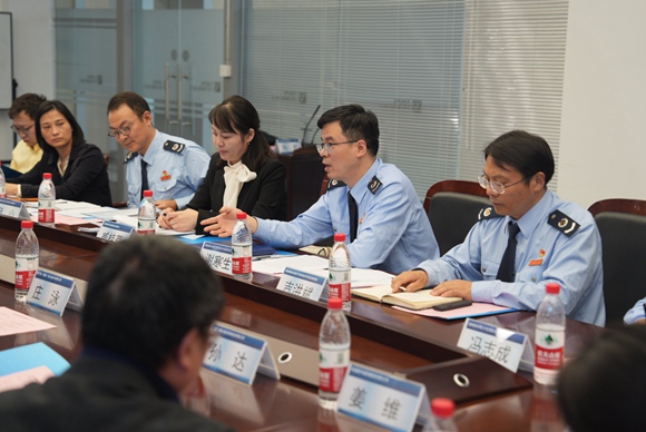税务局会同财政等部门与企业代表开展座谈。张玉摄