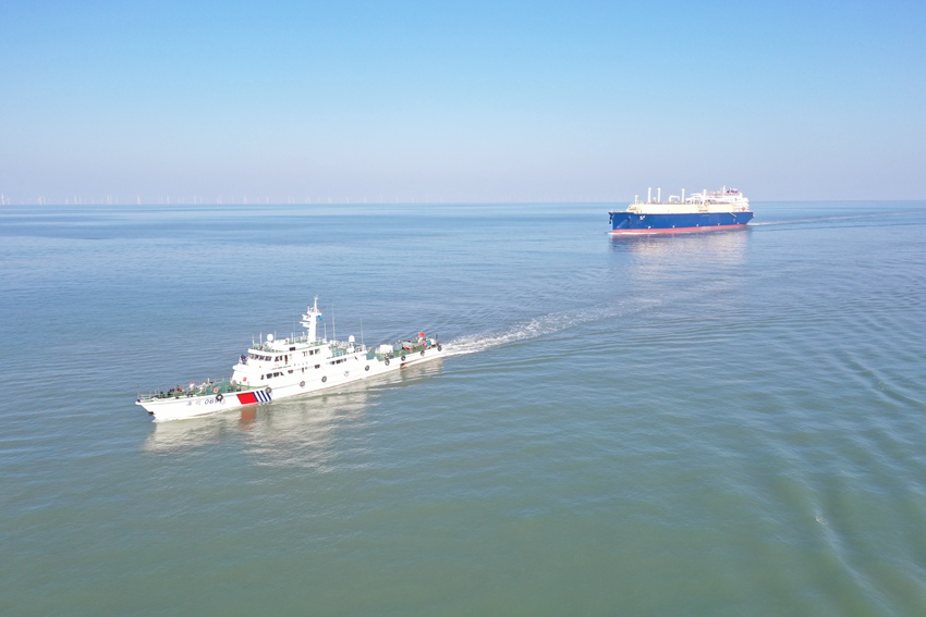 江苏沿海迎来首艘新造LNG气试作业船舶。南通海事局供图