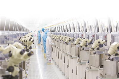 江苏长电科技股份有限公司智能化生产车间。