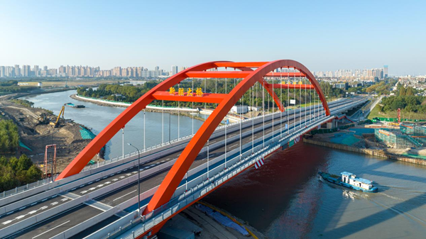 昆山沿滬大道對接上海青浦區勝利路工程在吳淞江上新建一座大橋。昆山市融媒體中心供圖