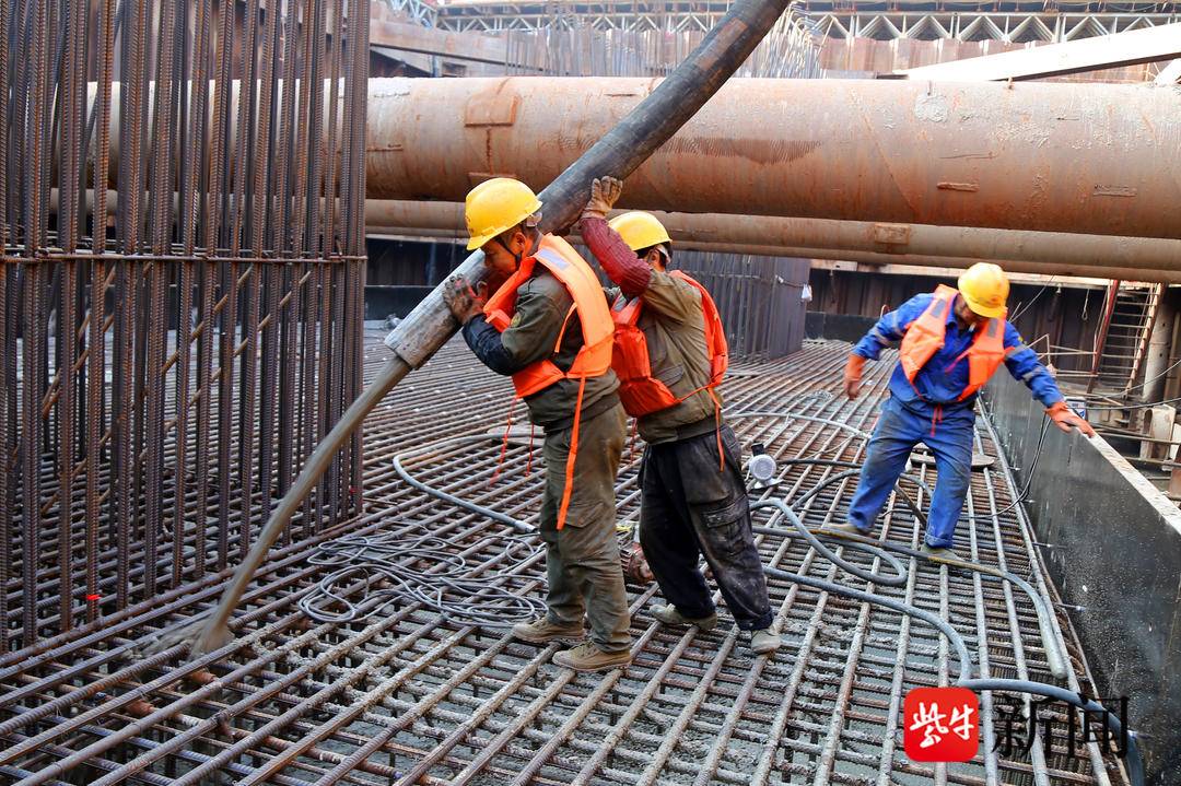 崇启公铁长江大桥完成水中第四个承台浇筑