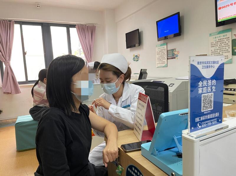 探访南京流感疫苗接种点：接种量大幅提升，年轻人明显增多