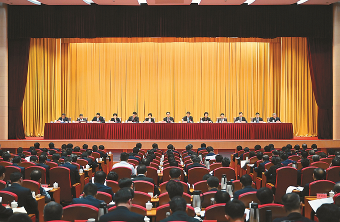 12月22二日，省委经济工作会议在南京召开。 本报记者 吴胜 摄