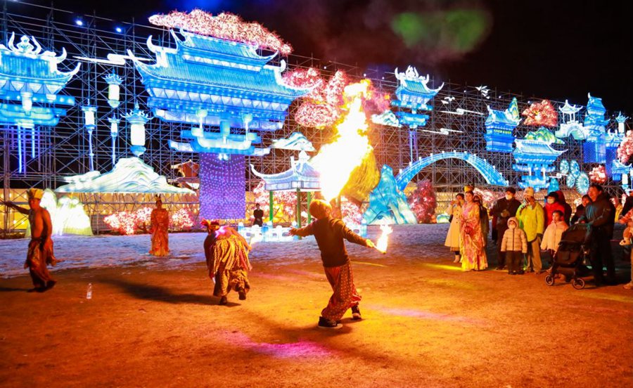 千燈集“燈火湯山”燈會現場。江寧區委宣傳部供圖