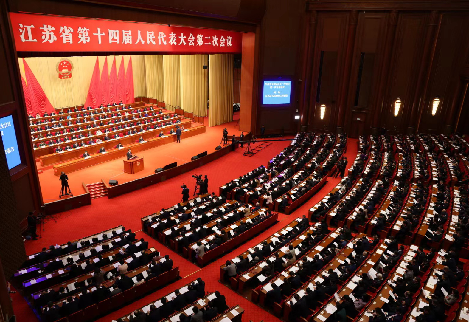1月23日，江苏省第十四届人民代表大会第二次会议开幕。人民网 余乐摄