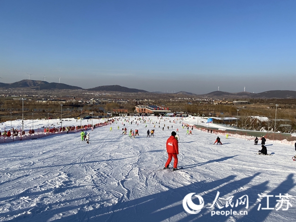 大景山滑雪场。人民网 杨维琼摄