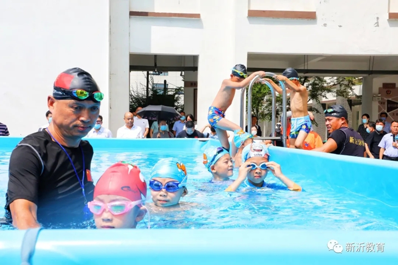 城东小学去年开展游泳进校园活动。新沂市教育局供图