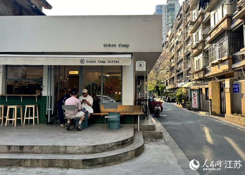 位于明华新村UrbanCamp咖啡店。人民网记者马晓波摄