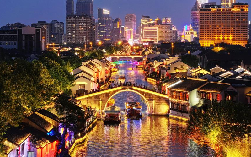  Wuxi, Jiangsu Province: Qingming Bridge Historical and Cultural Street Shows the Prosperity of Night