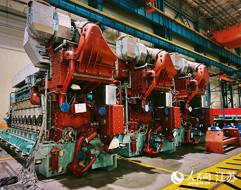 中船镇柴自主生产的320毫米双燃料发动机。人民网 周梦娇摄