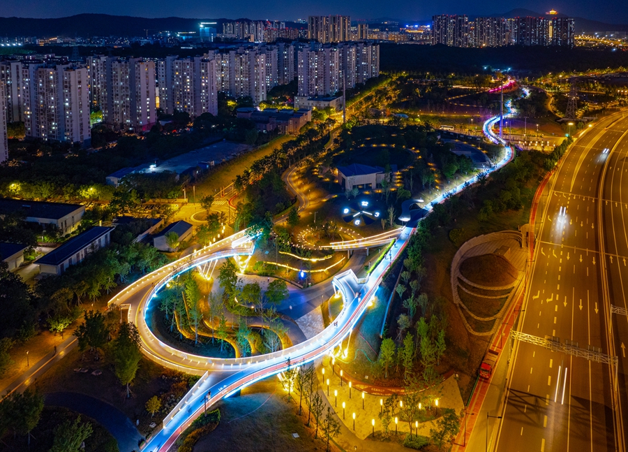 航拍雨花数据线公园夜景。雨花台区融媒体中心供图