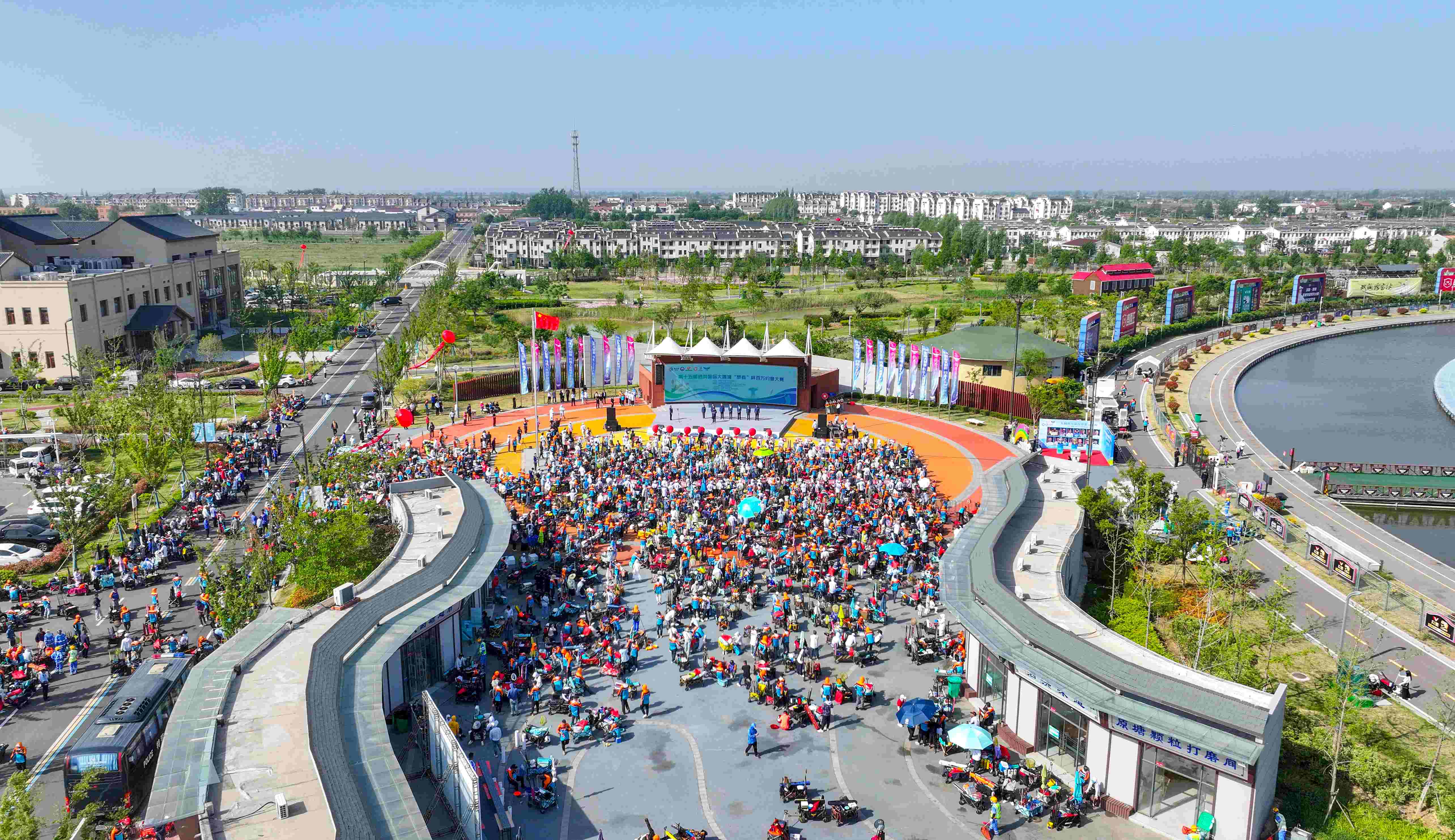 活动现场热闹非凡。泗洪县委宣传部供图