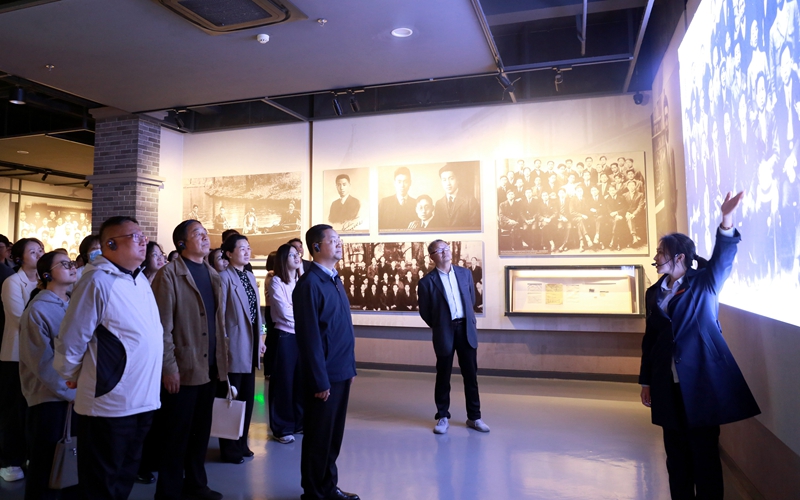 党员参观周恩来纪念馆。泗洪县委宣传部供图