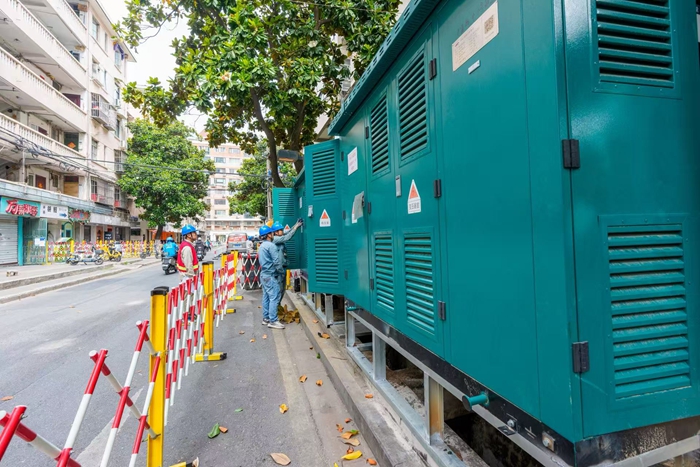 豐富路老舊電力設備煥新行動現場。國網南京供電公司供圖