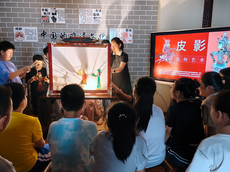 开展社区党群服务中心的非遗课堂收到孩子们的青睐。连云区委宣传部供图