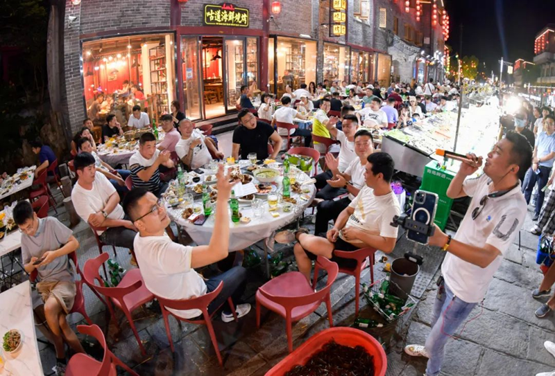 海州鹽河巷街區夜市。海州區委宣傳部供圖
