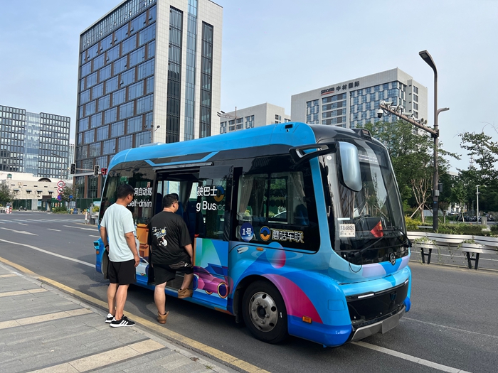 南京江宁开展自动驾驶小巴线路测试 路线覆盖多个场景