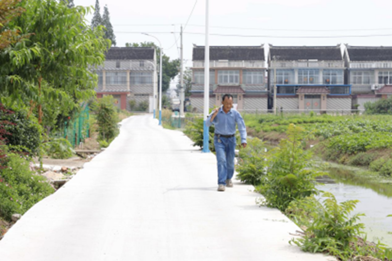 修繕后的正西村道路。李儒子攝