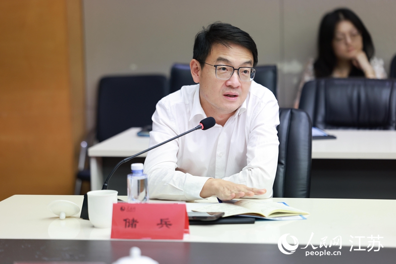 江蘇蘇商銀行股份有限公司副行長儲兵做交流發言。人民網 李昱辰攝