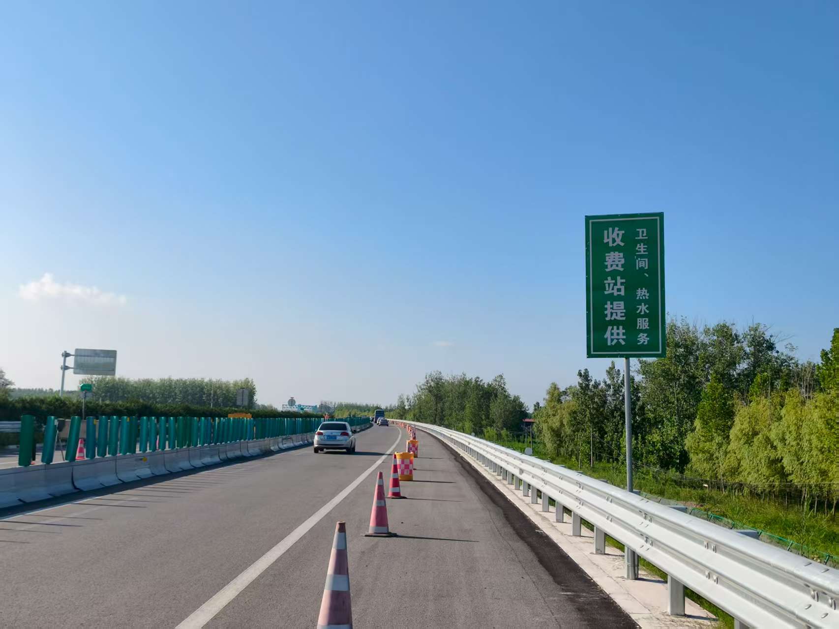 新增的提醒标志牌。京沪连淮高速公路扩建工程建设指挥部供图