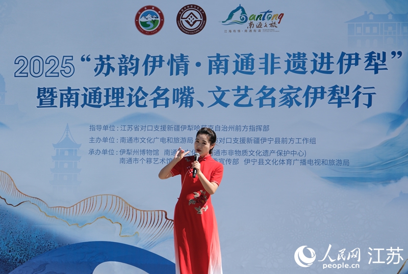 青年演員王妍蓉演唱歌曲《海門山歌》。人民網記者 王繼亮攝