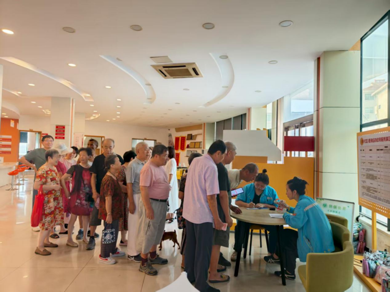 无锡地区公司开展“燃气便民进社区”活动。常月梅摄