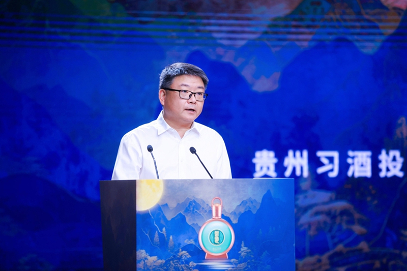 習酒集團黨委副書記、副董事長、總經理萬波致辭。彭芸熙攝