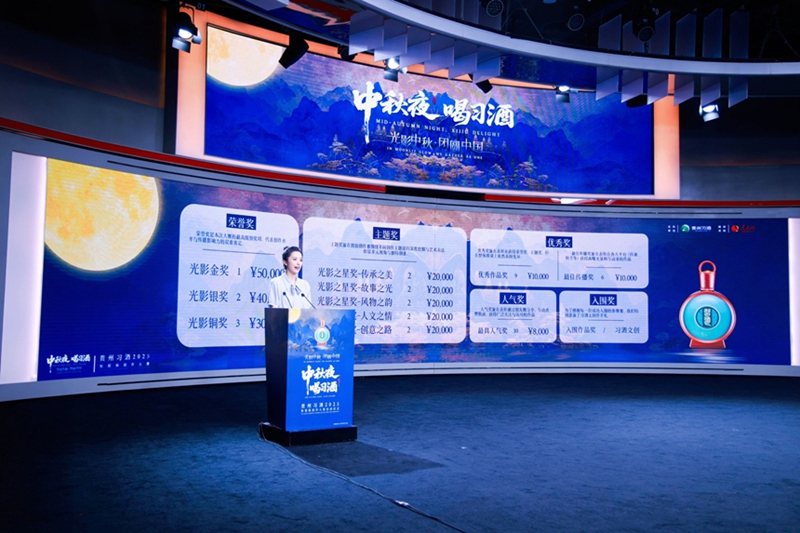 大賽推薦官介紹大賽規則。彭芸熙攝