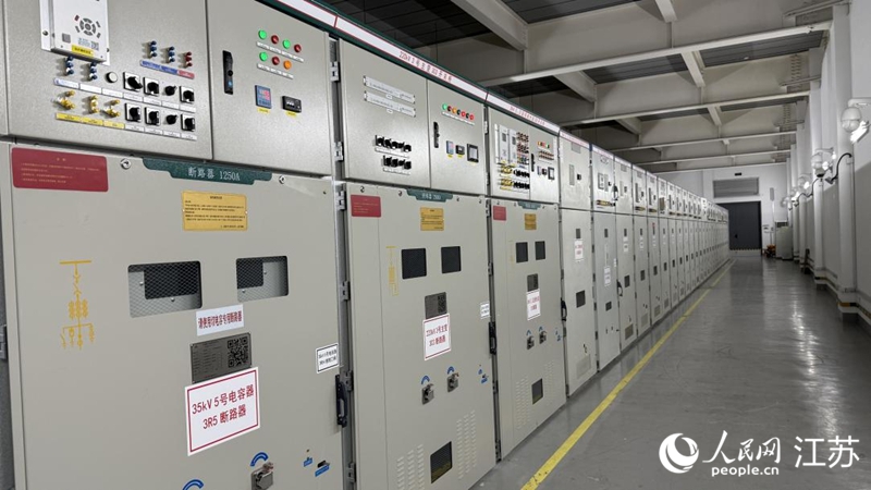 莫愁湖變電站35千伏開關櫃。人民網 杜沁萌攝