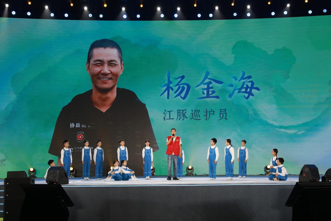 10月12日晚，2025“把青春華章寫在祖國大地上”大思政課網絡主題宣傳和互動引導活動在河海大學舉行，楊金海現場講述。主辦方供圖