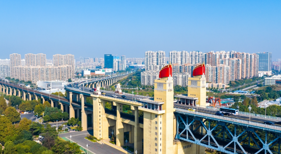 航拍南京長江大橋。泰山街道供圖