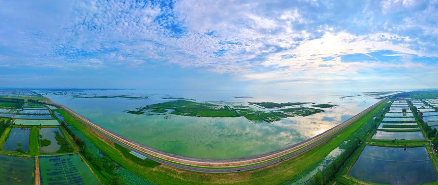 航拍洪澤湖旅游公路。淮安市交通運輸局供圖