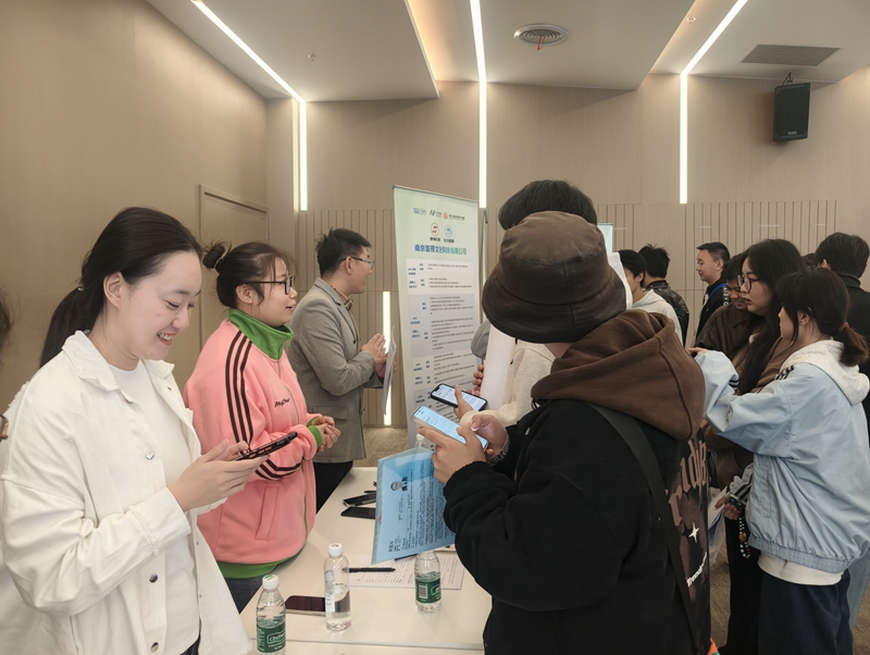 招聘會現場。頂山街道供圖