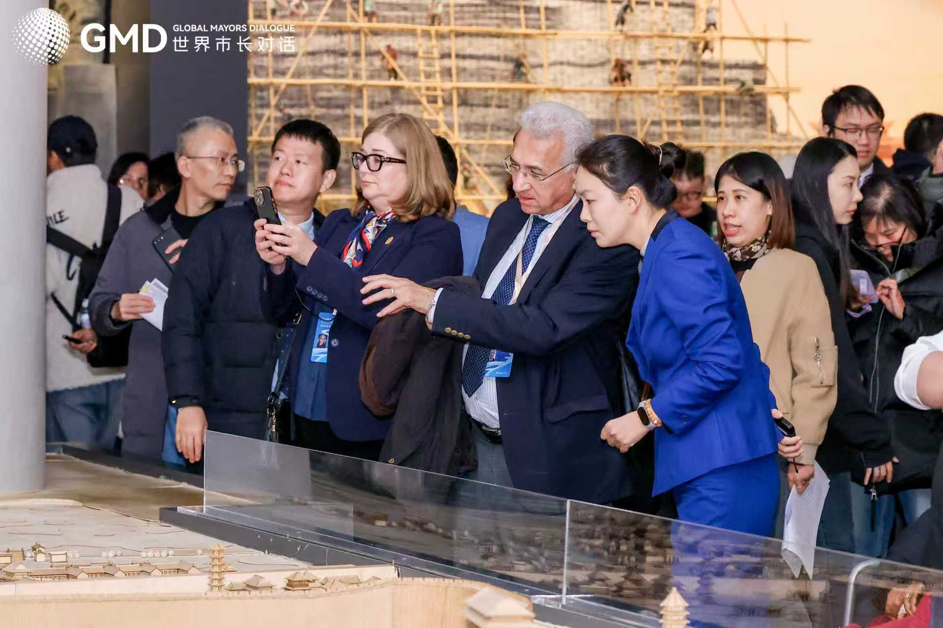 嘉賓參觀南京城牆博物館。主辦方供圖