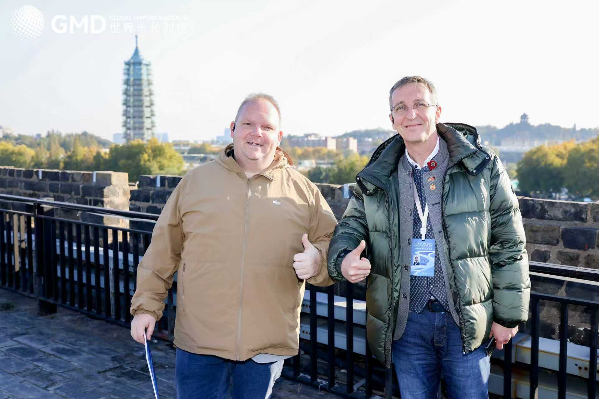 嘉賓參觀中華門瓮城。主辦方供圖