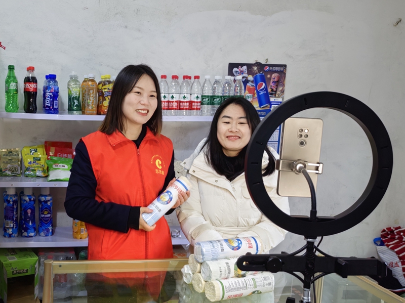 “‘婷婷’玉立直播間”直播現場。受訪者供圖