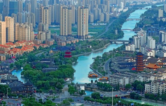运河穿城而过，滋润着淮安这座文化名城
