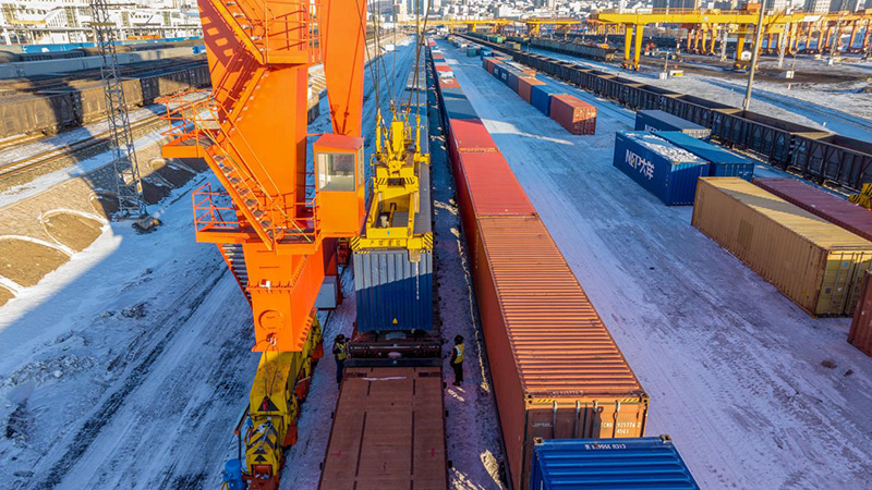 新年开工首日,绥芬河铁路口岸的作业清单排得满满当当。曲艺伟 摄