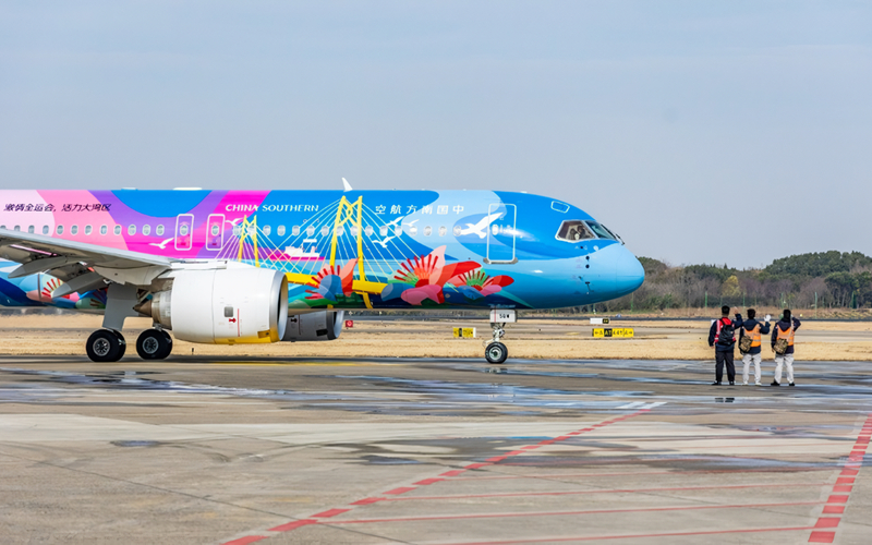 C919型国产大飞机首次在江苏投入使用